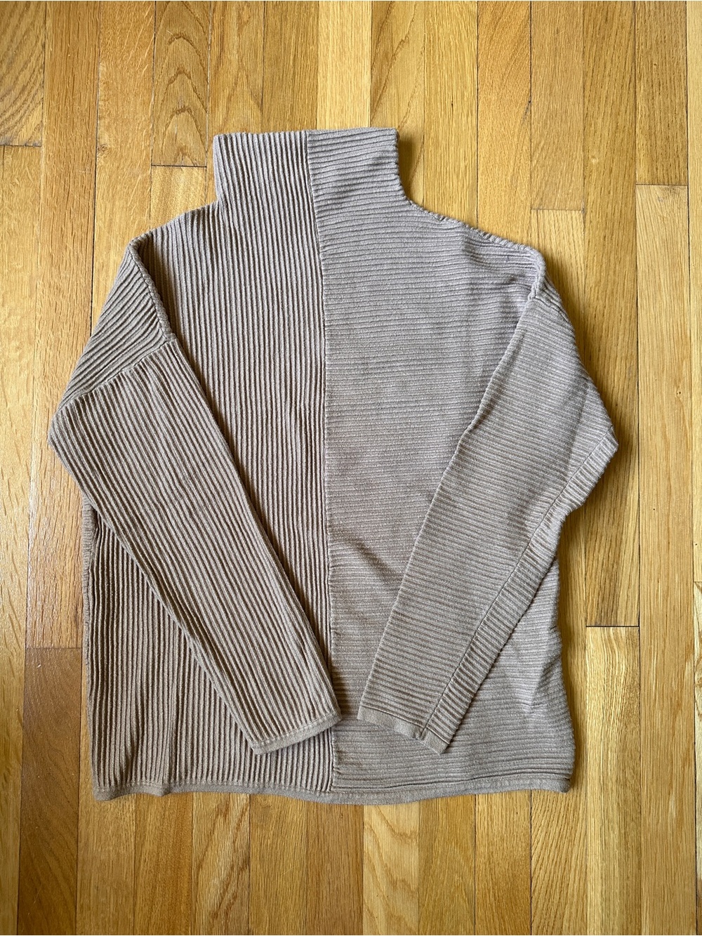 T Tahari Ribbed Mock Turtleneck Sweater - M